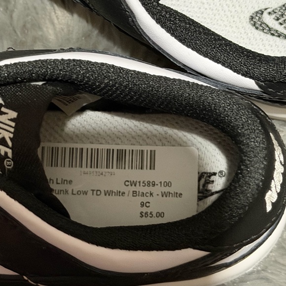 Nike Kids Black & White Dunks - Picture 7 of 7